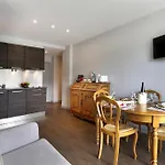 Au Bord Du Belvedere à