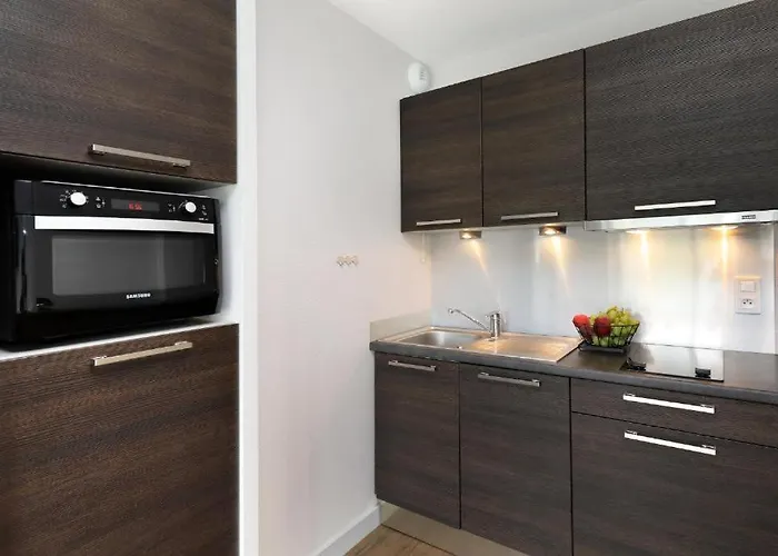 Au Bord Du Belvedere A