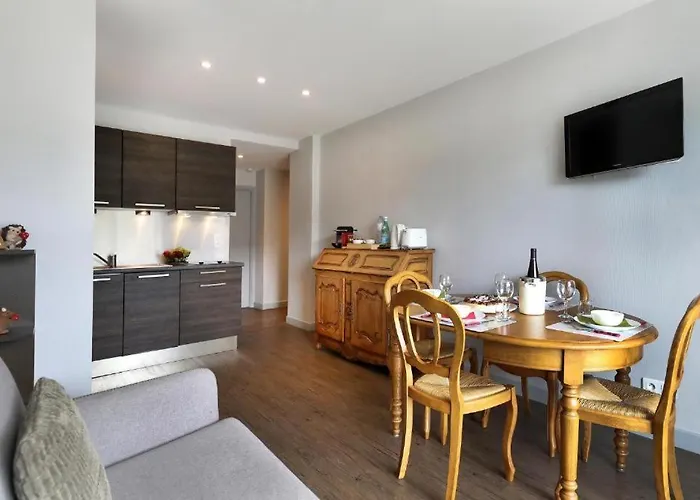 Au Bord Du Belvedere A